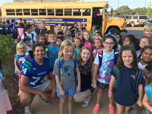 ES Students arrive to school 